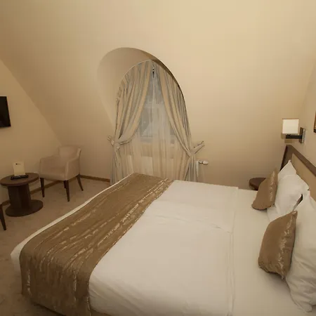 Ξενοδοχείο Family Saint George 3*